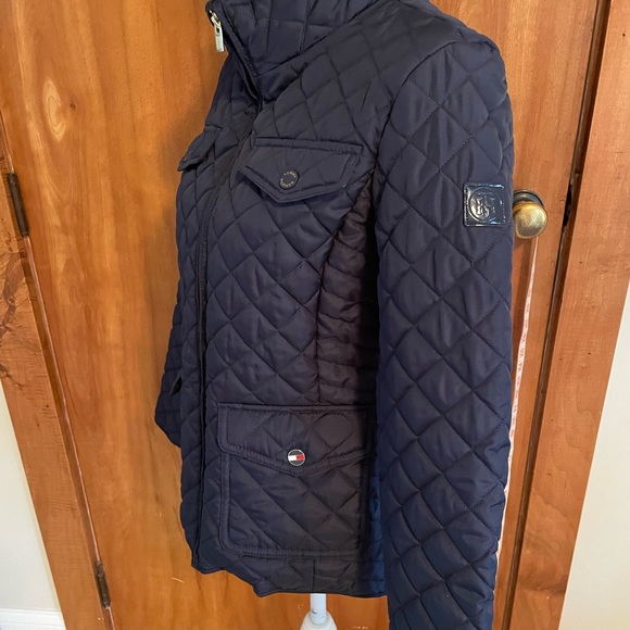 Woman’s Tommy Hilfiger quilted jacket Size Medium navy blue - Picture 9 of 12